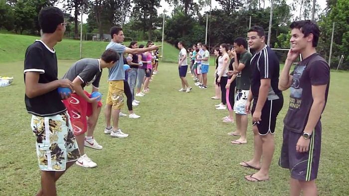 12 brincadeiras em grupo para se divertir com os amigos 5