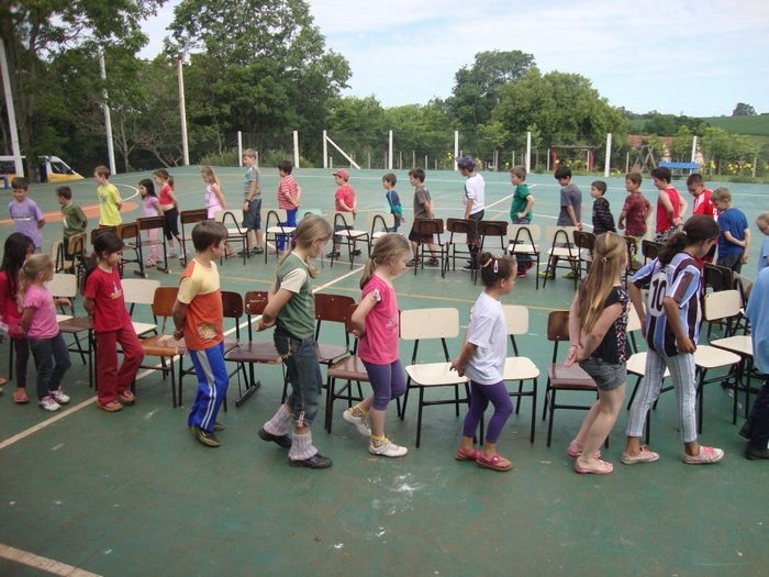 12 brincadeiras em grupo para se divertir com os amigos 9