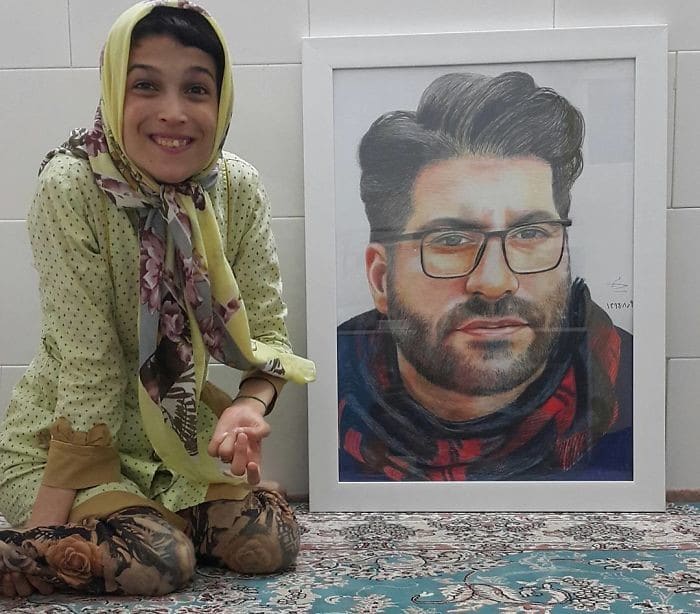 35 retratos incríveis desta artista iraniana com deficiência que usa apenas o Pé 11