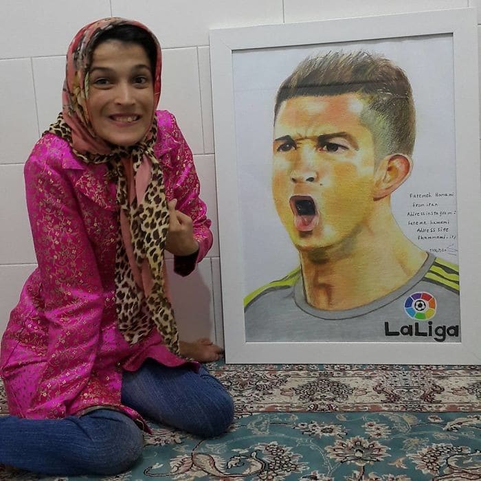 35 retratos incríveis desta artista iraniana com deficiência que usa apenas o Pé 14
