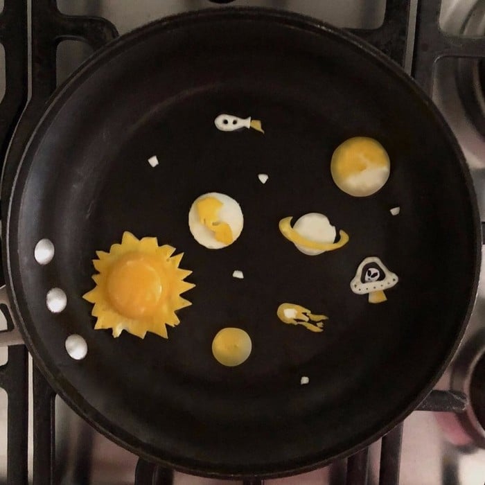 Um artista do México usa uma panela como tela e cria arte a partir de ovos (30 fotos) 7