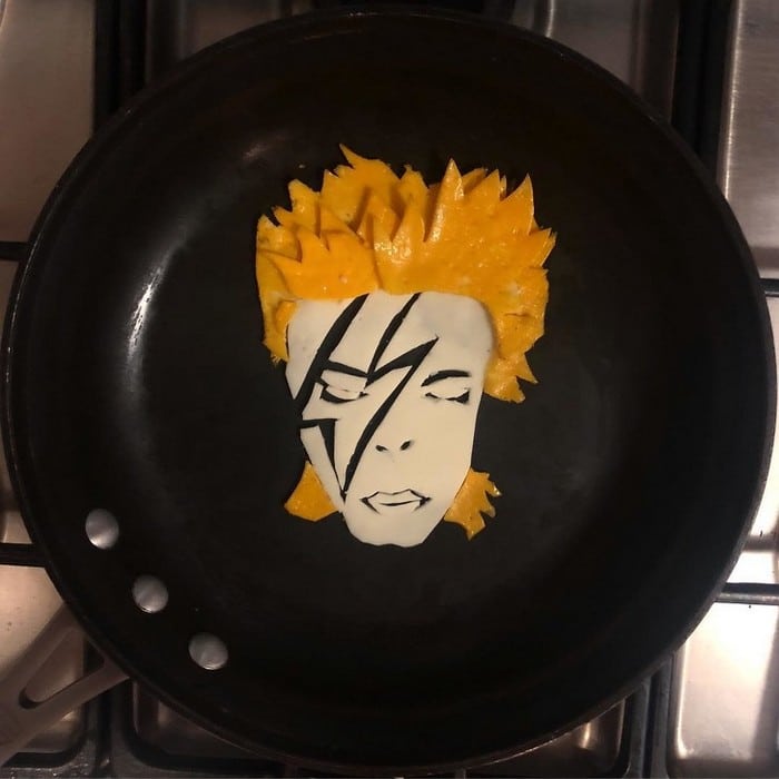 Um artista do México usa uma panela como tela e cria arte a partir de ovos (30 fotos) 13