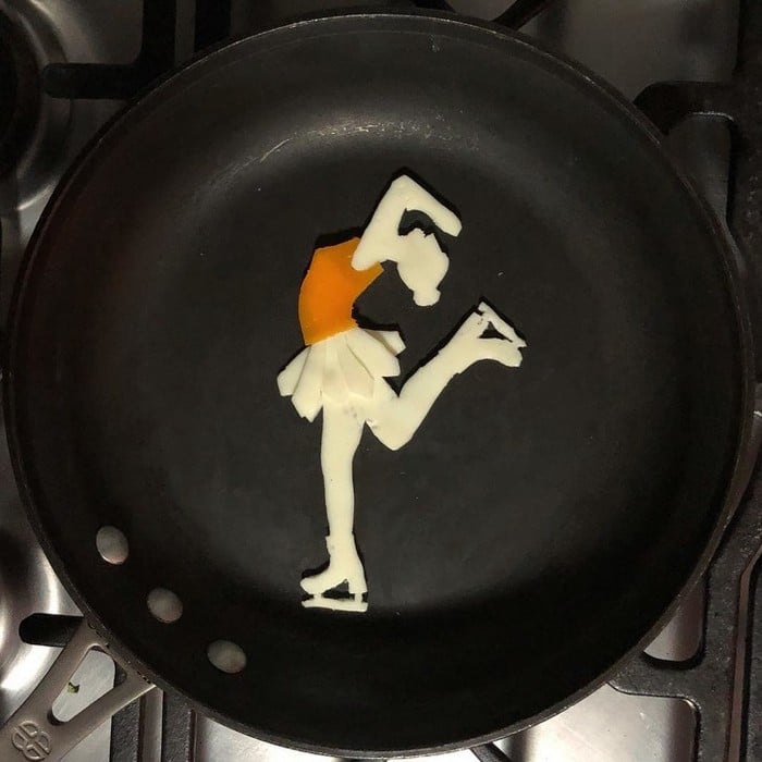 Um artista do México usa uma panela como tela e cria arte a partir de ovos (30 fotos) 17