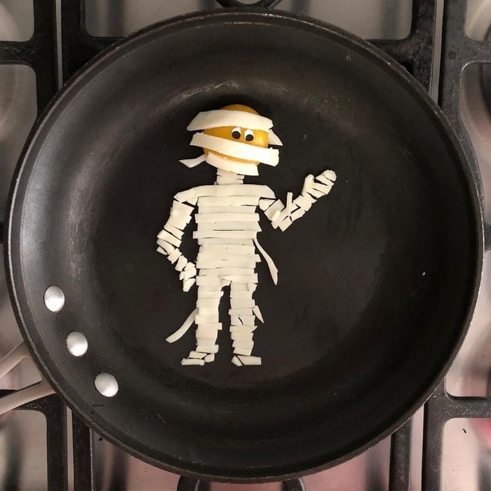 Um artista do México usa uma panela como tela e cria arte a partir de ovos (30 fotos) 20