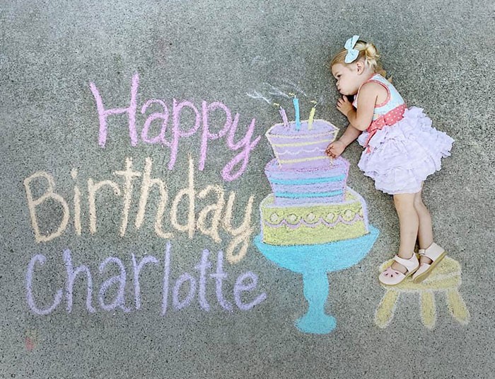 Mãe cria belos desenhos de giz em sua garagem, para criar aventuras durante a quarentena (30 fotos) 3