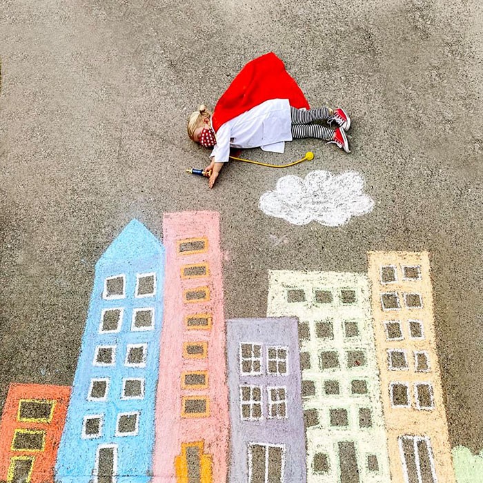Mãe cria belos desenhos de giz em sua garagem, para criar aventuras durante a quarentena (30 fotos) 6