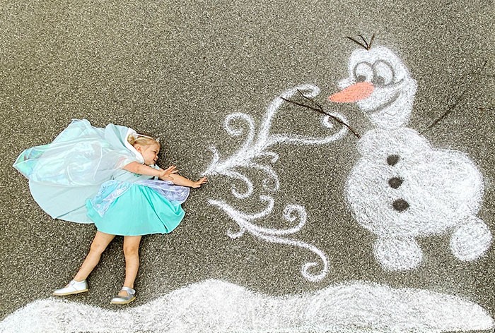 Mãe cria belos desenhos de giz em sua garagem, para criar aventuras durante a quarentena (30 fotos) 8