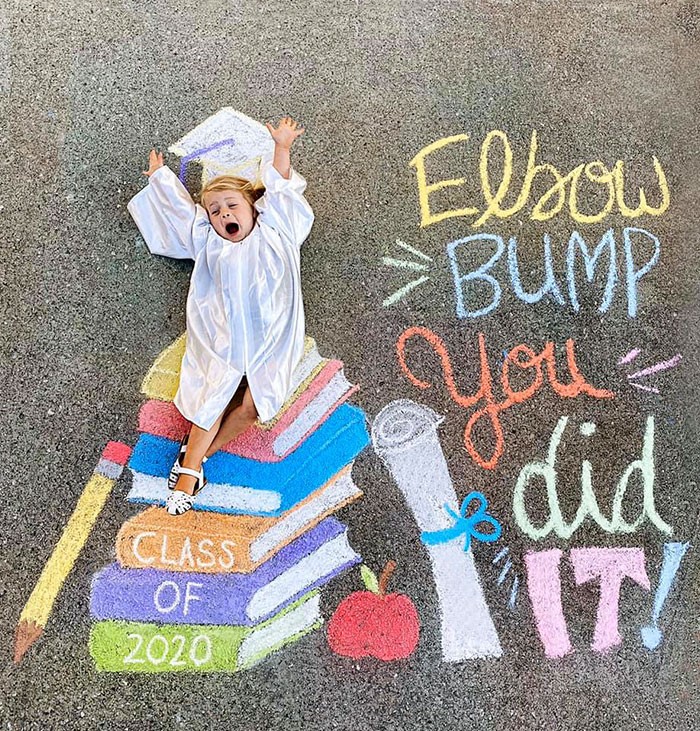 Mãe cria belos desenhos de giz em sua garagem, para criar aventuras durante a quarentena (30 fotos) 25