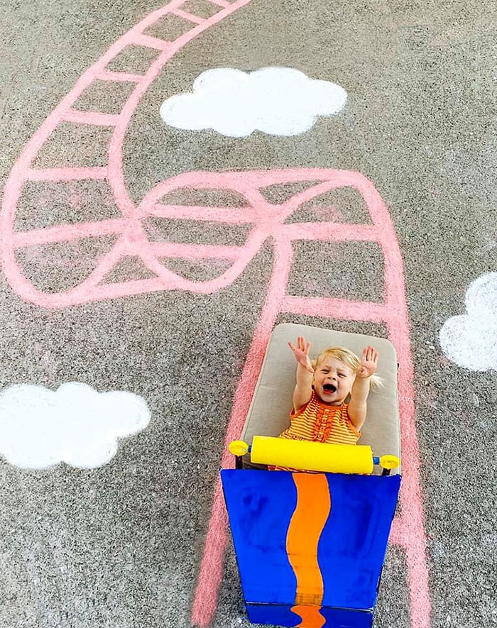 Mãe cria belos desenhos de giz em sua garagem, para criar aventuras durante a quarentena (30 fotos) 26