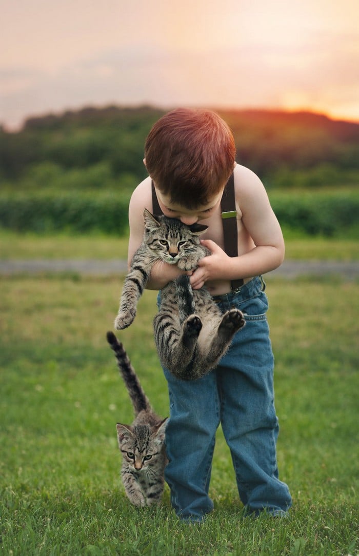 32 momentos mais inocentes da crianças com animais 15