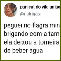Mãe brigando com a filhota