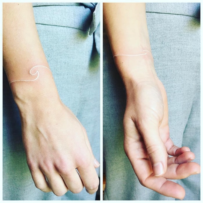 24 tatuagens que provam que o branco é o novo preto 4