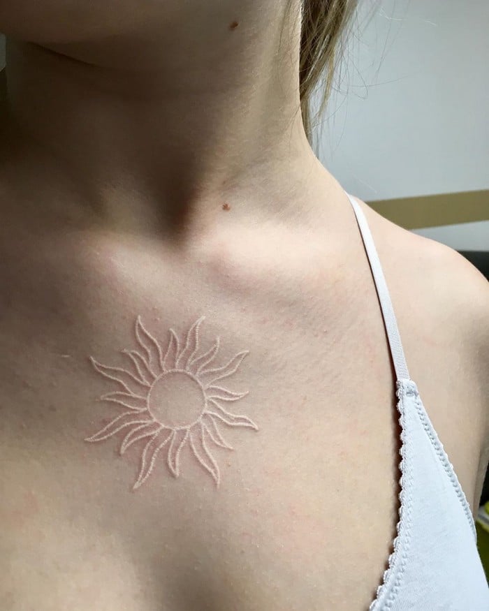24 tatuagens que provam que o branco é o novo preto 8