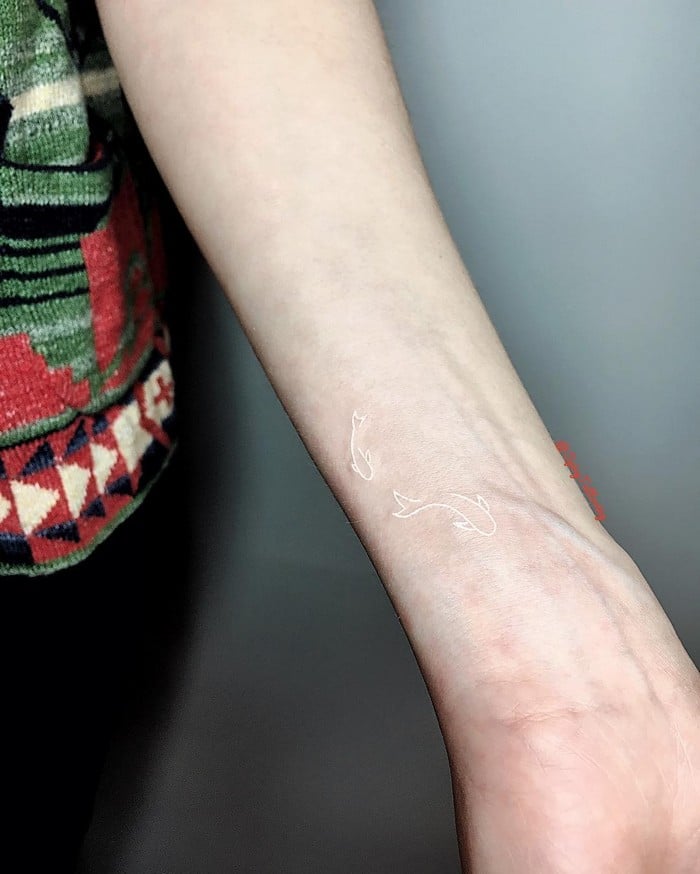 24 tatuagens que provam que o branco é o novo preto 16