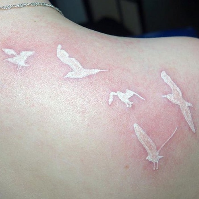 24 tatuagens que provam que o branco é o novo preto 23