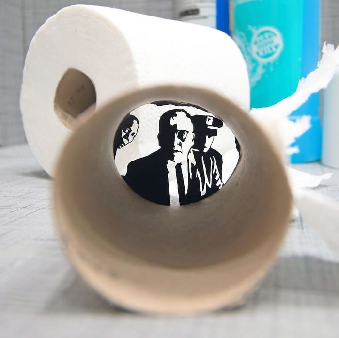 Usando objetos do cotidiano para criar recortes inspirados em filmes em casa (11 fotos) 4