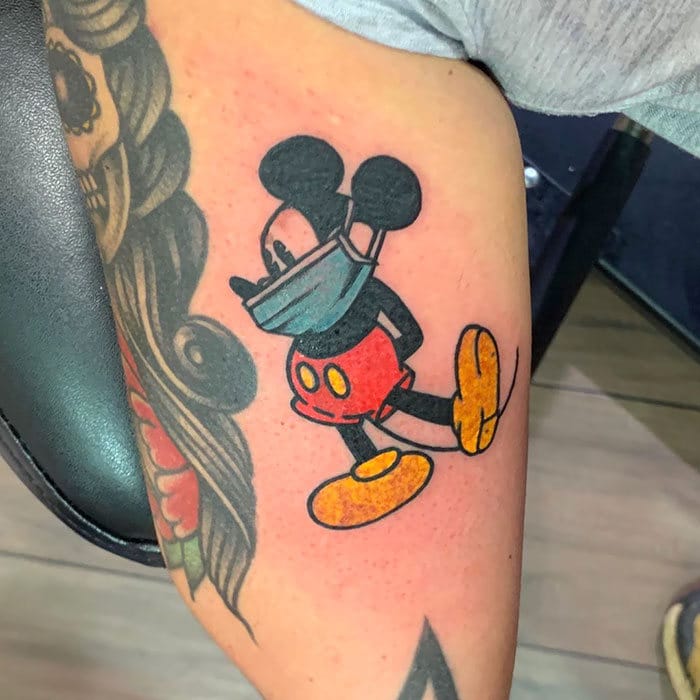 As pessoas estão fazendo tatuagens Covid-19 e aqui estão 40 das melhores 30
