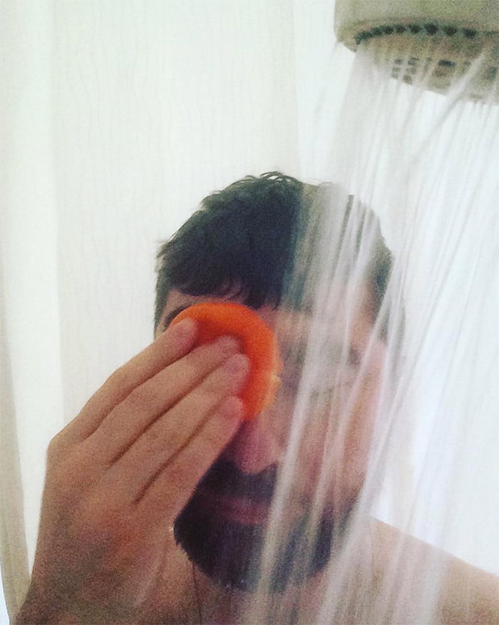 Existe uma comunidade online feita para pessoas que gostam de tomar banho de laranjas 10