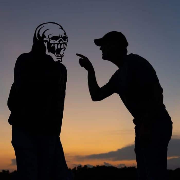 Este artista recorta papelão para criar obras mágicas ao pôr do sol 9