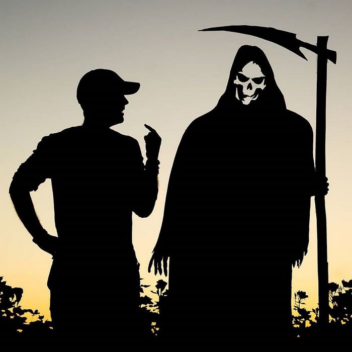 Este artista recorta papelão para criar obras mágicas ao pôr do sol 10