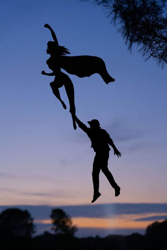 Este artista recorta papelão para criar obras mágicas ao pôr do sol 28