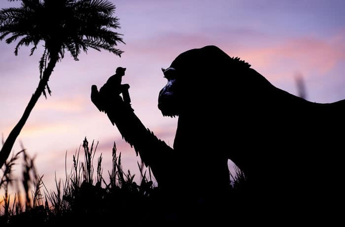 Este artista recorta papelão para criar obras mágicas ao pôr do sol 30
