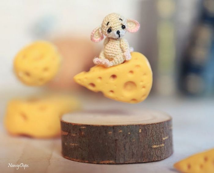 Este artista russa cria pequenos bichinhos de pelúcia de crochê que você pode levar a qualquer lugar (20 fotos) 2