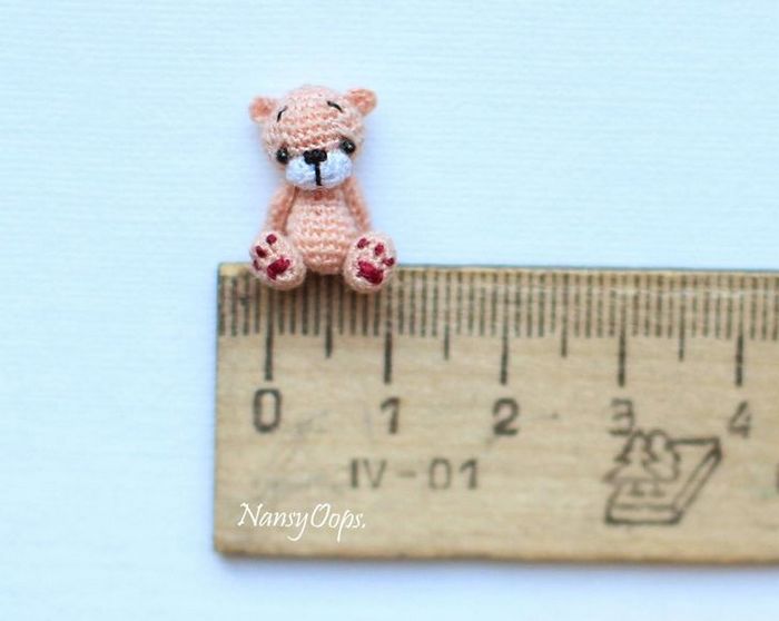 Este artista russa cria pequenos bichinhos de pelúcia de crochê que você pode levar a qualquer lugar (20 fotos) 4