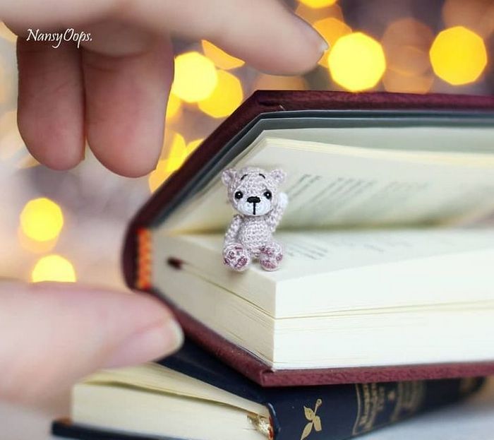 Este artista russa cria pequenos bichinhos de pelúcia de crochê que você pode levar a qualquer lugar (20 fotos) 9