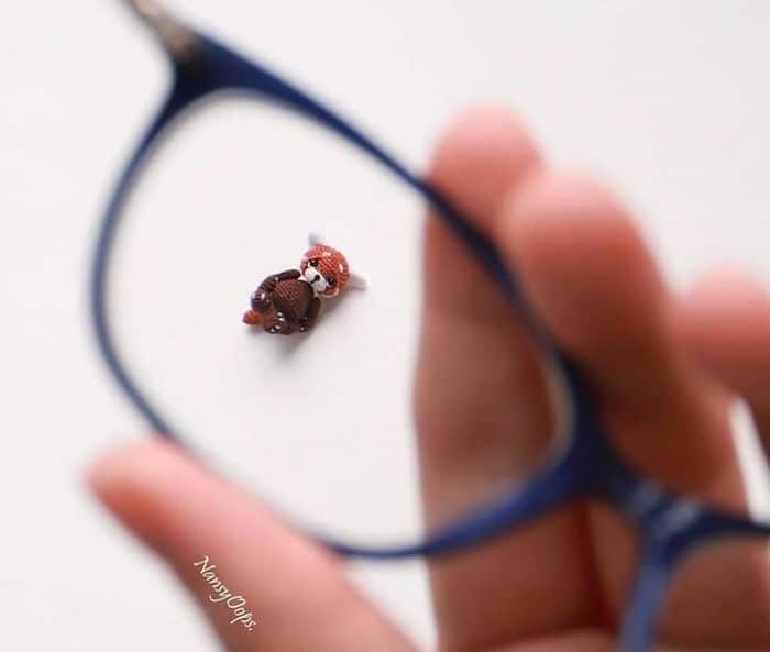 Este artista russa cria pequenos bichinhos de pelúcia de crochê que você pode levar a qualquer lugar (20 fotos) 13