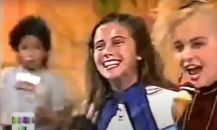 10 famosas que começaram como assistentes de palco 12