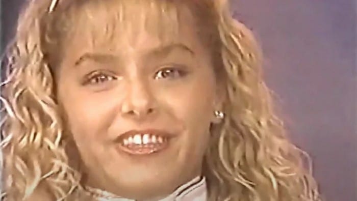 10 famosas que começaram como assistentes de palco 20