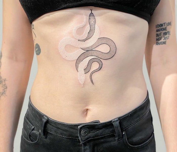 24 tatuagens minimalistas que são o equilíbrio ideal entre ousado e elegante 9