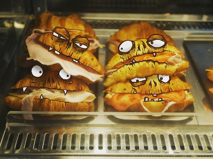 Um ilustrador adiciona monstros engraçados pela cidade 9