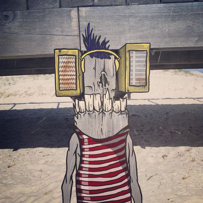 Um ilustrador adiciona monstros engraçados pela cidade 17