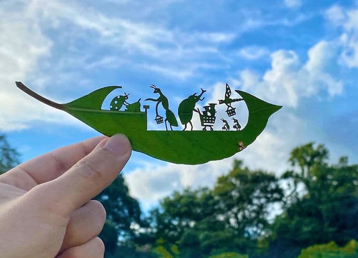 Artista japonês cria obras de arte com recortes em folhas 31
