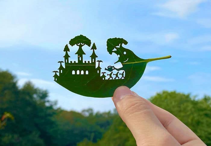 Artista japonês cria obras de arte com recortes em folhas 34