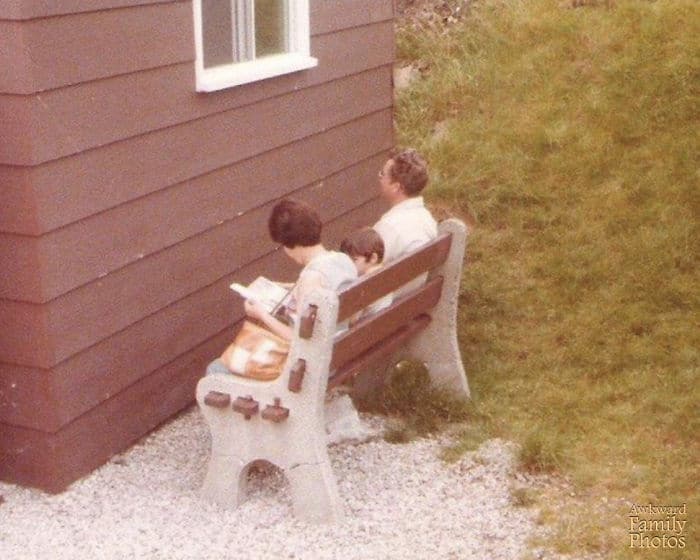 Esta conta do Instagram está compartilhando fotos de família estranhas 8