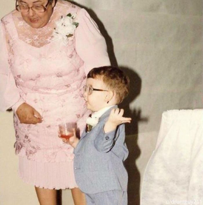 Esta conta do Instagram está compartilhando fotos de família estranhas 18