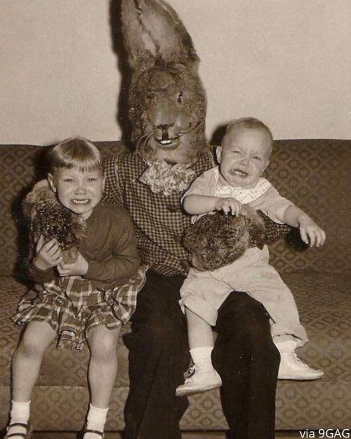 Esta conta do Instagram está compartilhando fotos de família estranhas 27