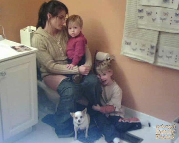 Esta conta do Instagram está compartilhando fotos de família estranhas 29