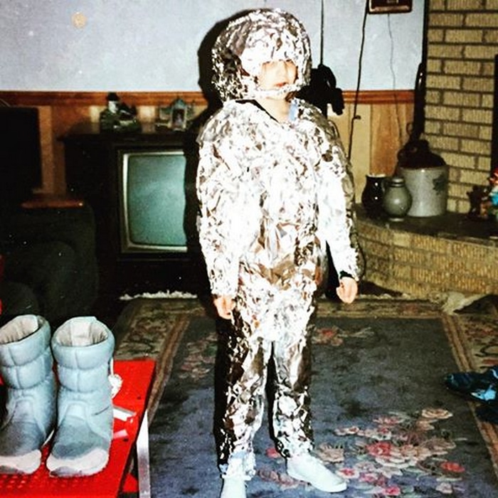 Esta conta do Instagram está compartilhando fotos de família estranhas 33