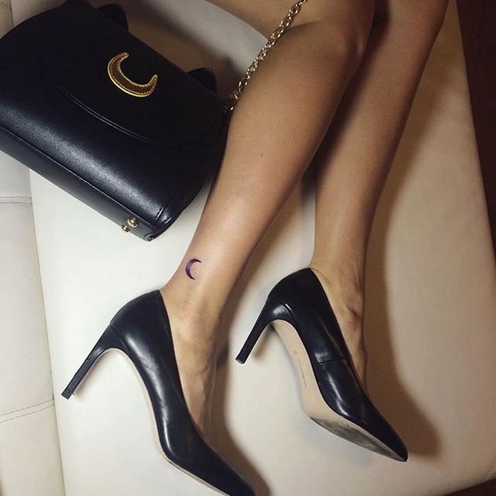 49 tatuagens pequenas para tornozelos que vão te encantar: são discretas e lindas! 10