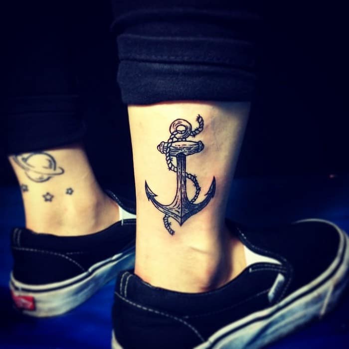 49 tatuagens pequenas para tornozelos que vão te encantar: são discretas e lindas! 15