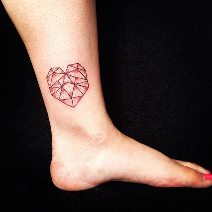 49 tatuagens pequenas para tornozelos que vão te encantar: são discretas e lindas! 24