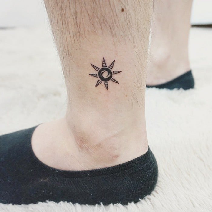 49 tatuagens pequenas para tornozelos que vão te encantar: são discretas e lindas! 25