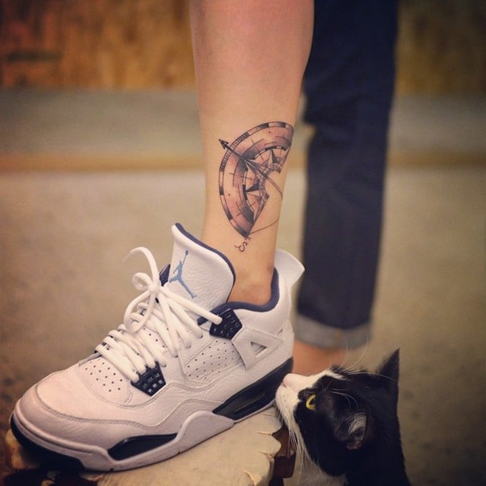 49 tatuagens pequenas para tornozelos que vão te encantar: são discretas e lindas! 40