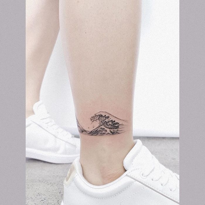 49 tatuagens pequenas para tornozelos que vão te encantar: são discretas e lindas! 48