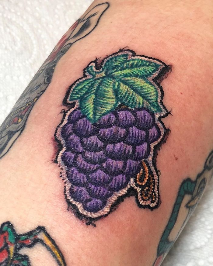 Artista cria tatuagens que parecem remendos costurados e aqui estão 44 de suas obras mais impressionantes 2