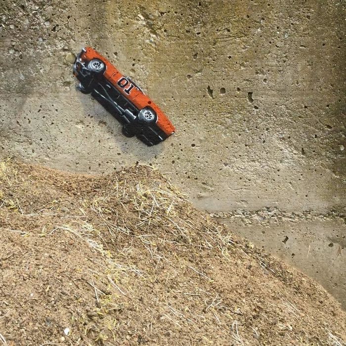 Artista de rua JPS faz sua arte em lugares que a maioria das pessoas negligenciaria 16